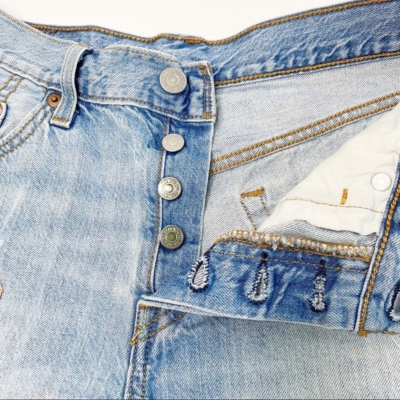 LEVI’S 501 Distressed Patched Cut off jean Denim shorts Size 25 - Picture 4 of 10